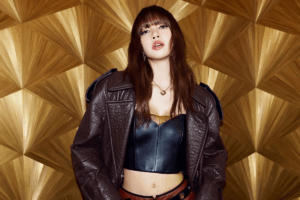 Read more about the article Lisa Blackpink Airport Fashion 2025: 13 Iconic Outfits