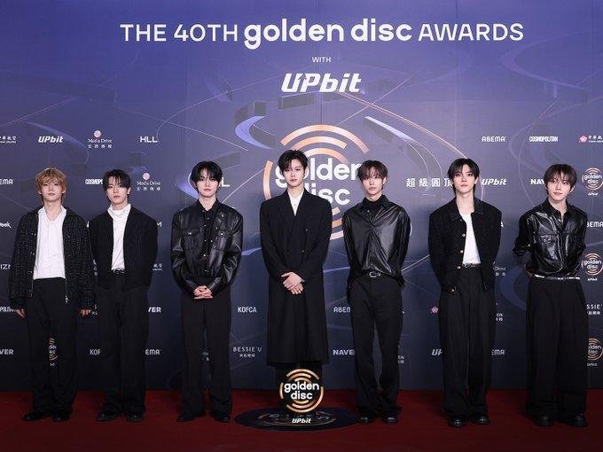 CLOSE YOUR EYES K-pop idols red carpet 2026 Golden Disc Awards casual chic fashion