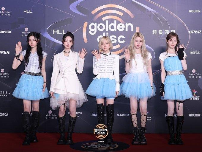 KiiKii idols white blue refreshing red carpet look Golden Disc Awards 2026