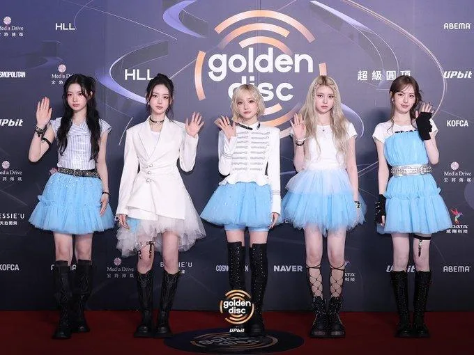 KiiKii idols white blue refreshing red carpet look Golden Disc Awards 2026