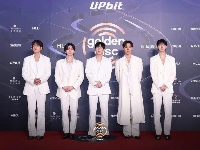 MONSTAX Golden Disc Awards 2026 red carpet look coordinated white outfits idol fashion
