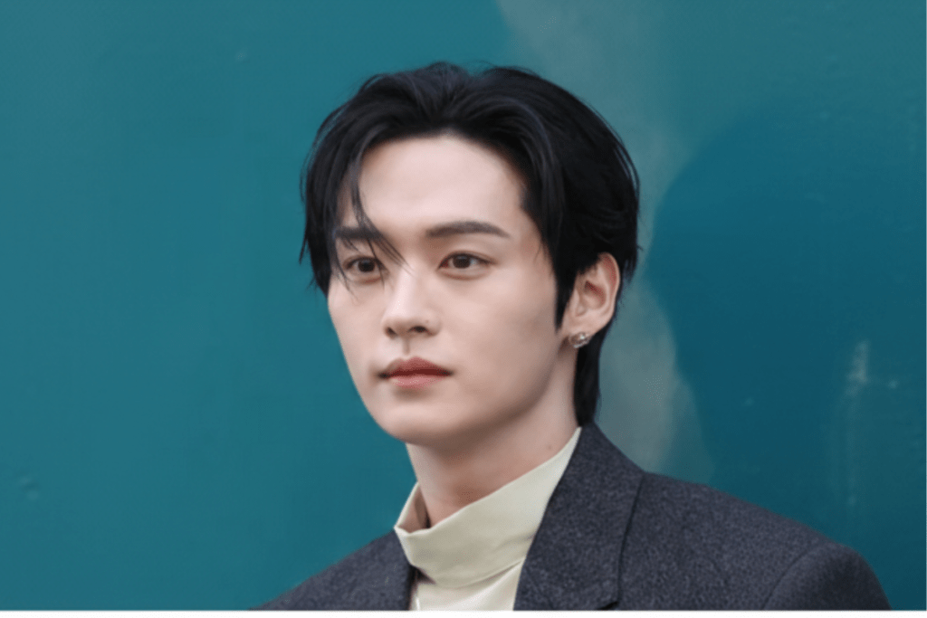 LEE KNOW (STRAY KIDS) – Complete Profile, Facts & Social Image