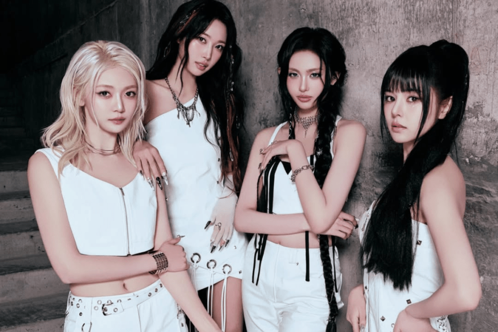 EVERGLOW CODE comeback concept photo