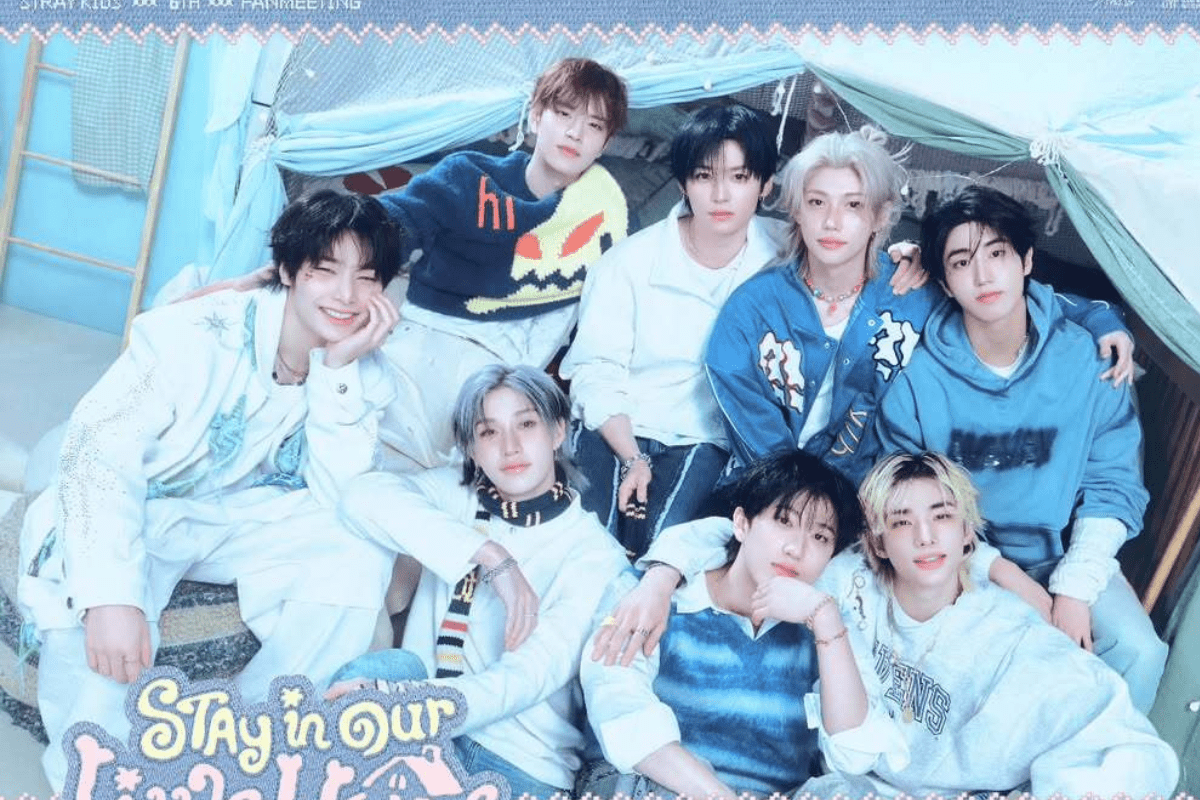 Stray Kids 8 years together commemorative photo with full lineup