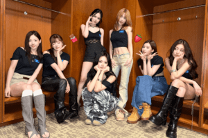 Read more about the article TWICE World Tour 2026 Starts: Emotional Orlando Night 1