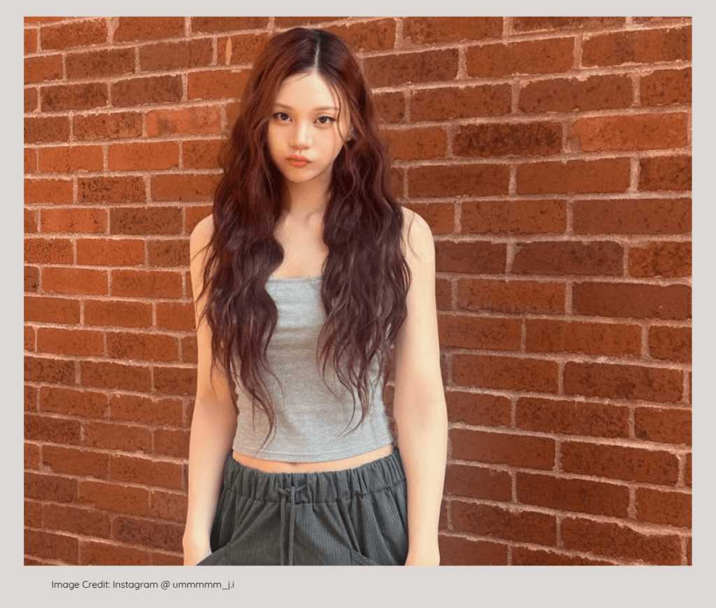 VIVIZ Umji smiling brightly, born to a wealthy medical industry family