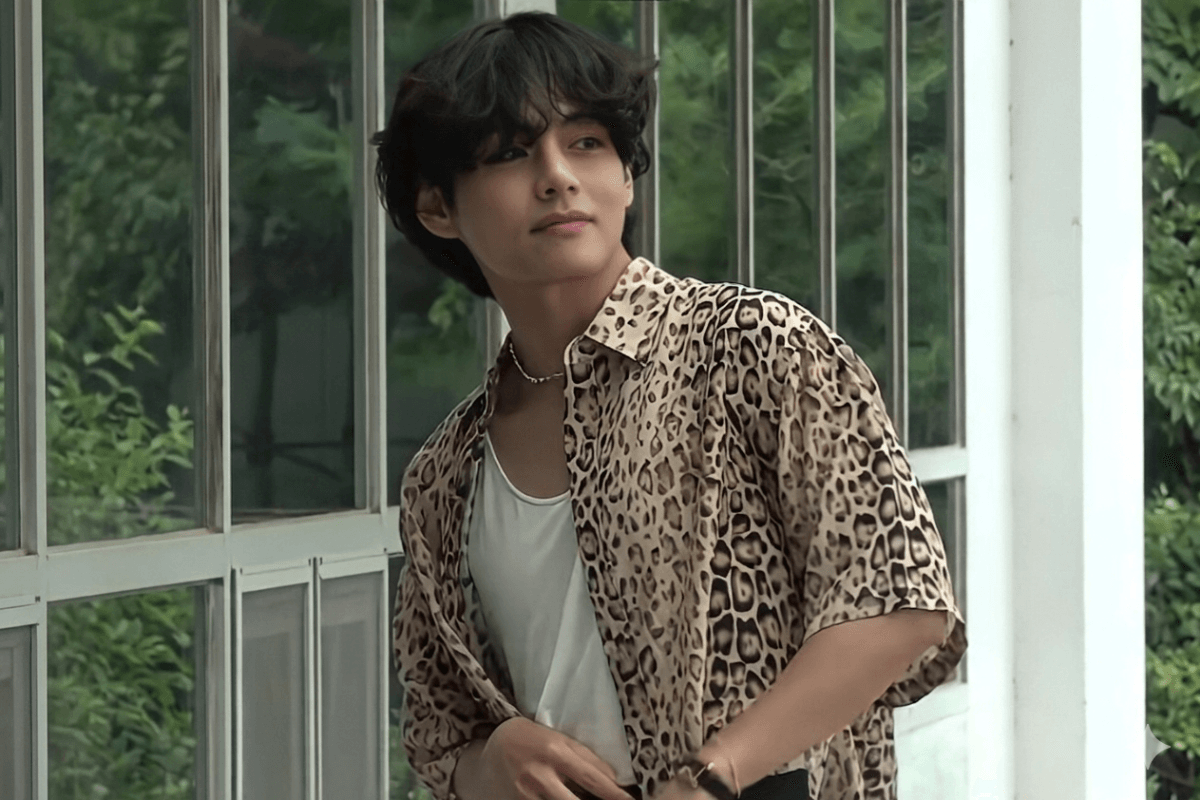 Read more about the article BTS V Airport Fashion: 13 Iconic Taehyung Looks We Still Can’t Forget