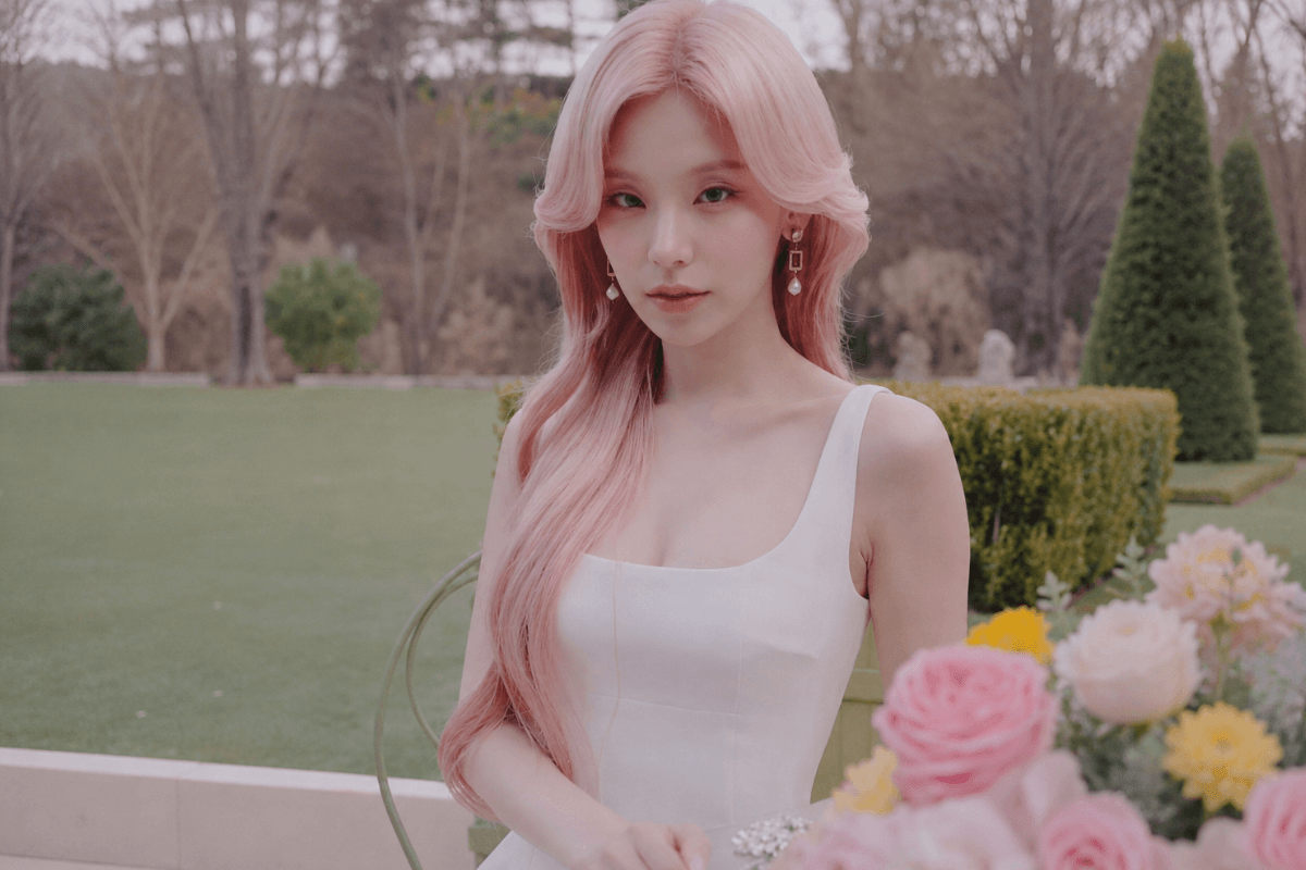 Read more about the article ITZY Yeji Suffers Violent Stage Fall in the Dark
