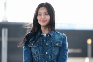 13 Times Jisoo Mastered High-Fashion Airport Style, Ranked